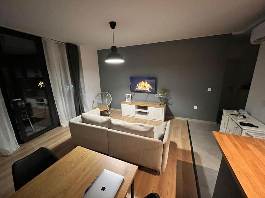 Sunlit Elegance Escape Apartment Varna Extérieur photo